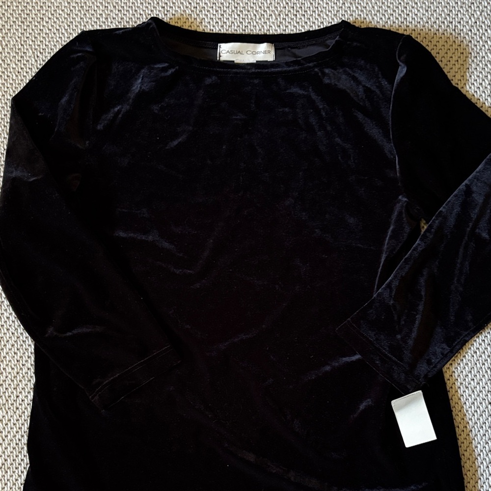 Top womens new size M 90% polyester 10% spandex black Casual Corner